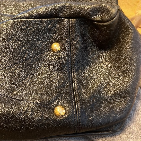 LOUIS VUITTON
Monogram Empreinte Artsy MM Blue - Picture 5 of 11